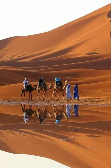 Merzouga, donde cambiará el transporte a camellos, para cruzar el desierto arenoso, durante el tour desde Marrakech