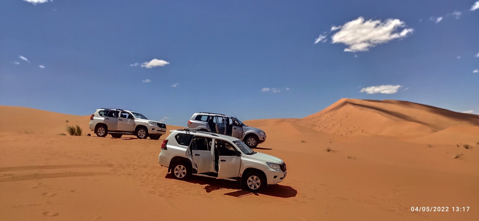 Recorrer las dunas del Erg Chebbi es una experiencia a realizar durante el tour desde Fez a Fez